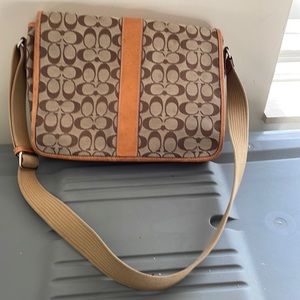 Coach massager pocketbook